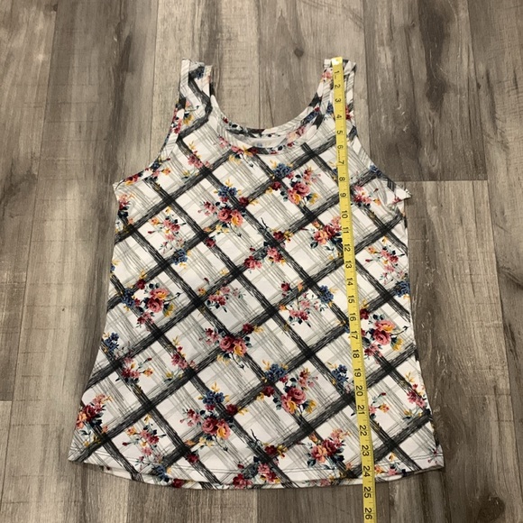 Time And Tru Small Cris Cross Floral Tank - Picture 6 of 7